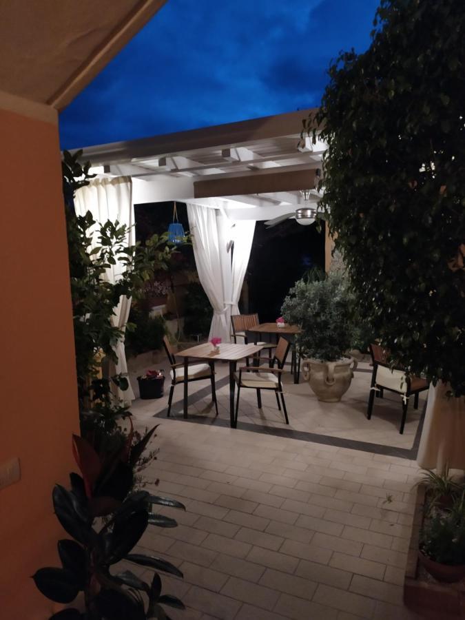 Domos Le Due Tuie Piscinas Exterior foto